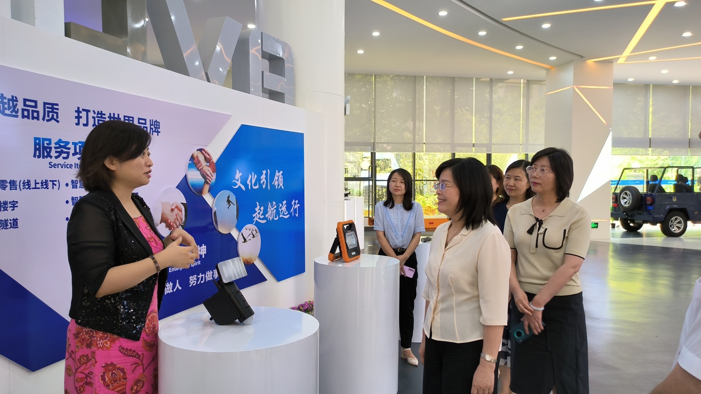 7月13日，省婦聯(lián)黨組書記、主席楊曉曼一行到全國(guó)巾幗建功先進(jìn)集體--成威科技調(diào)研3.jpg